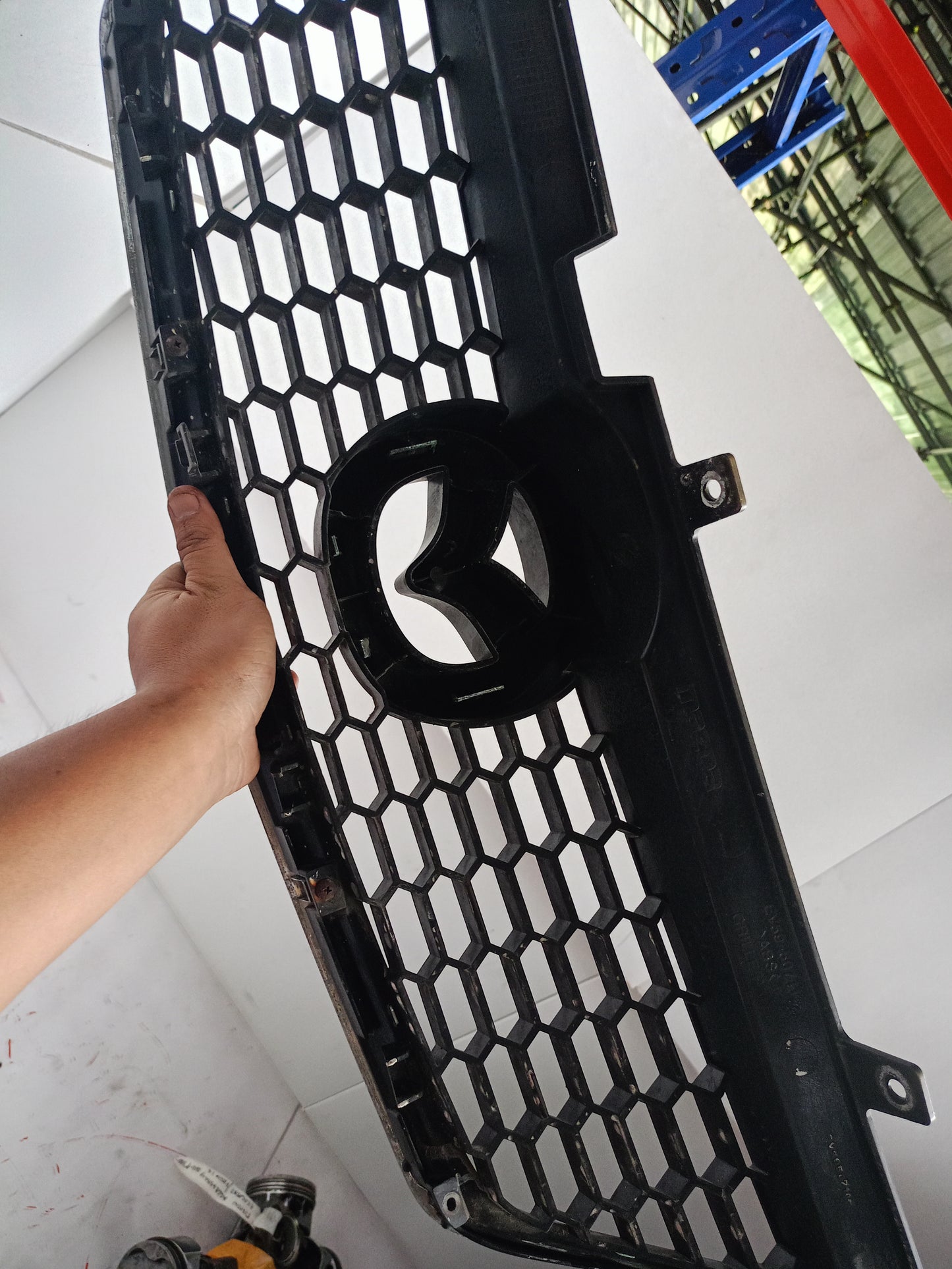 Front Grille | Mazda Tribute 2.3