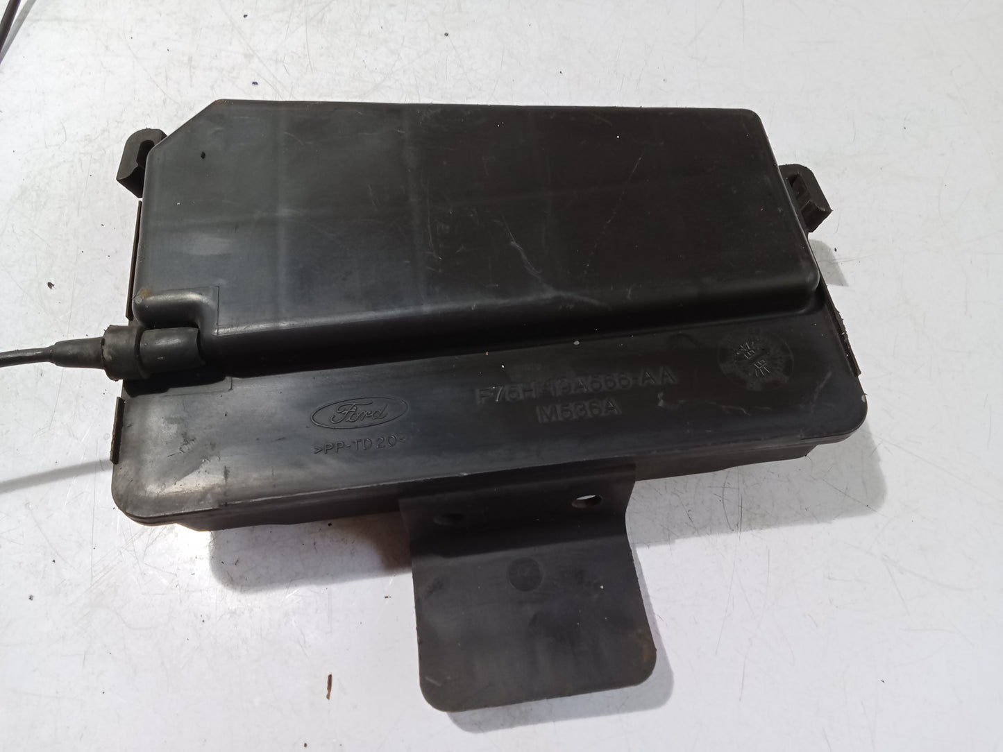 Vacuum Canister | Ford Expedition