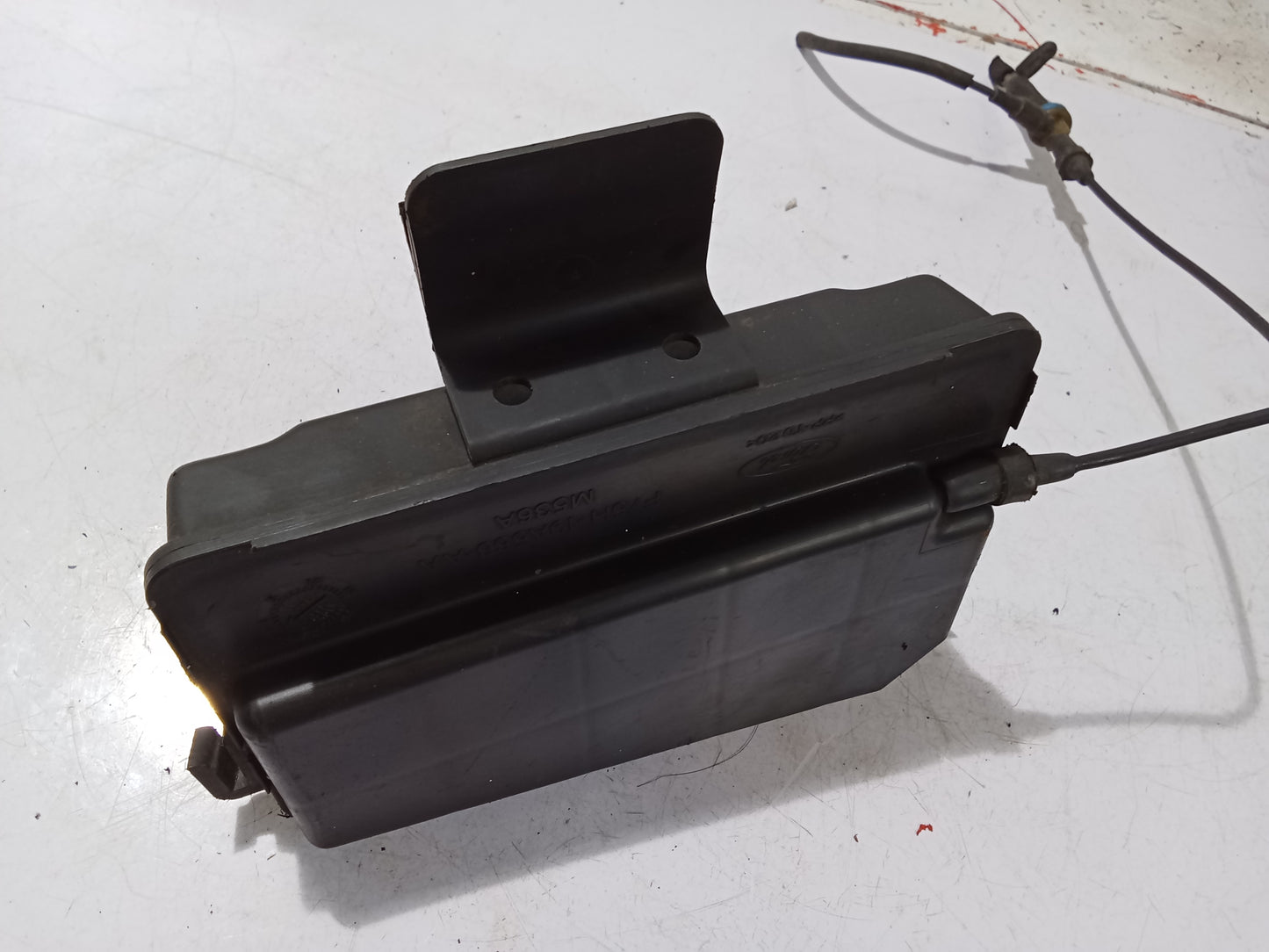 Vacuum Canister | Ford Expedition