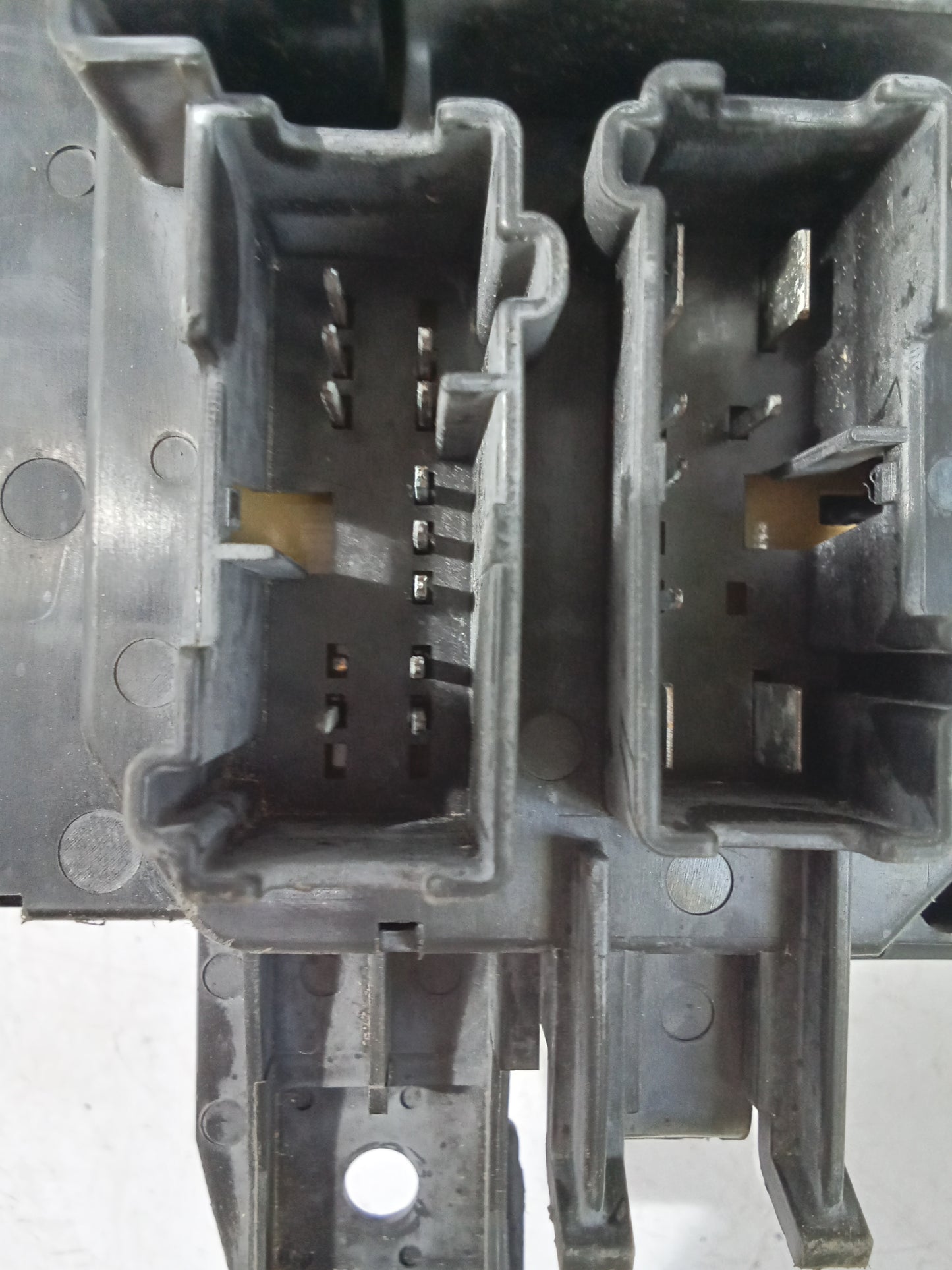 Fuse Box | Ford Escape 2.3
