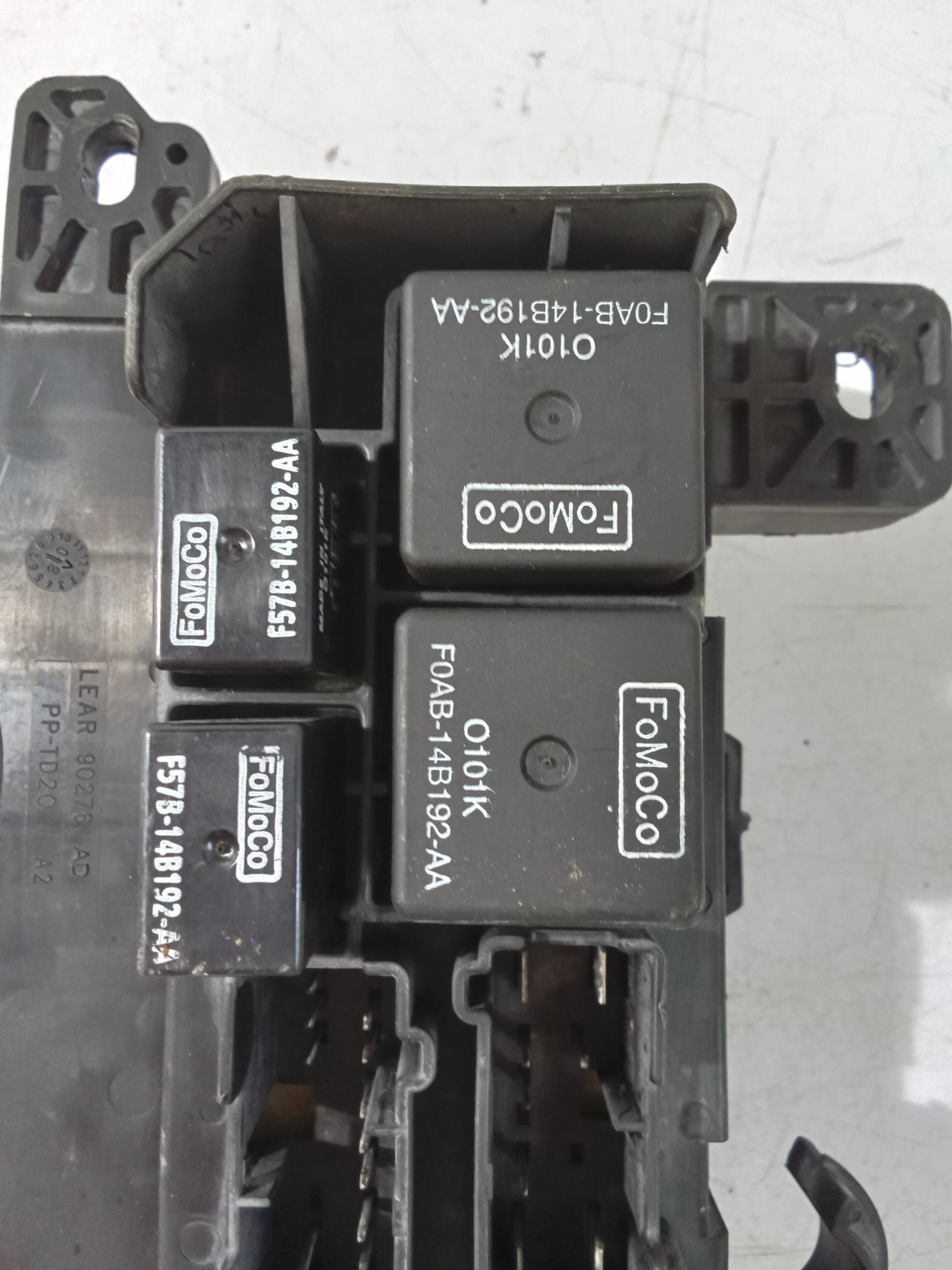 Fuse Box | Ford Escape 2.3