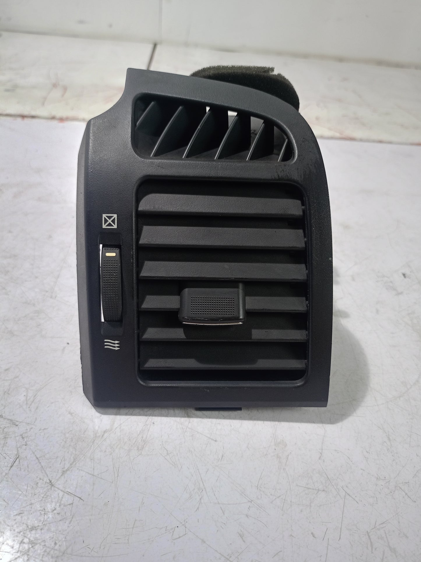 AC Vent | Driver Side | Chevrolet Captiva Gas