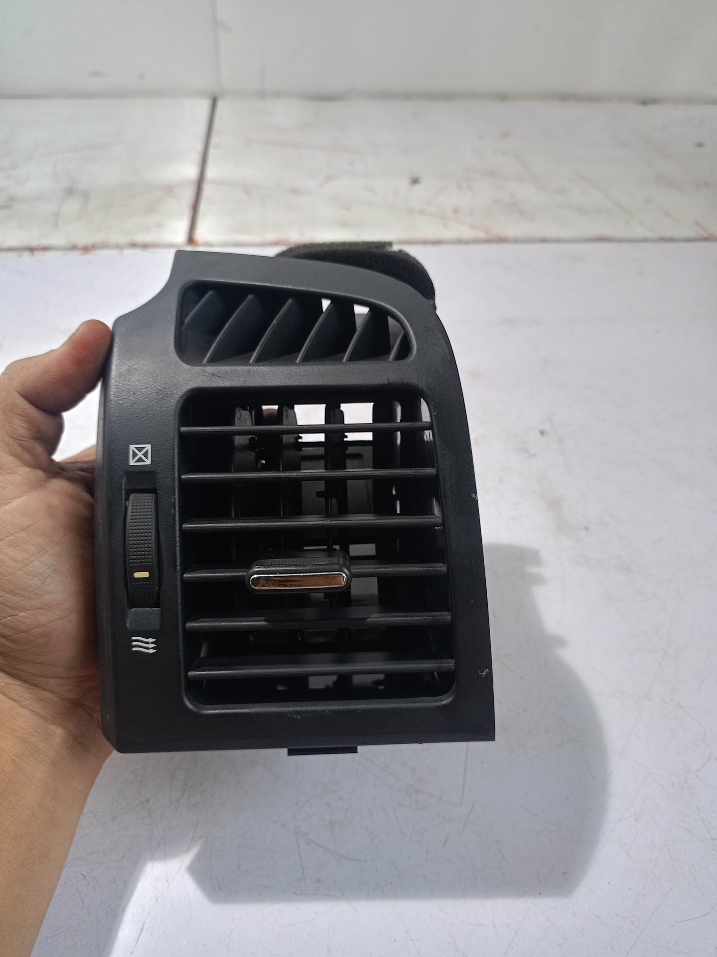 AC Vent | Driver Side | Chevrolet Captiva Gas