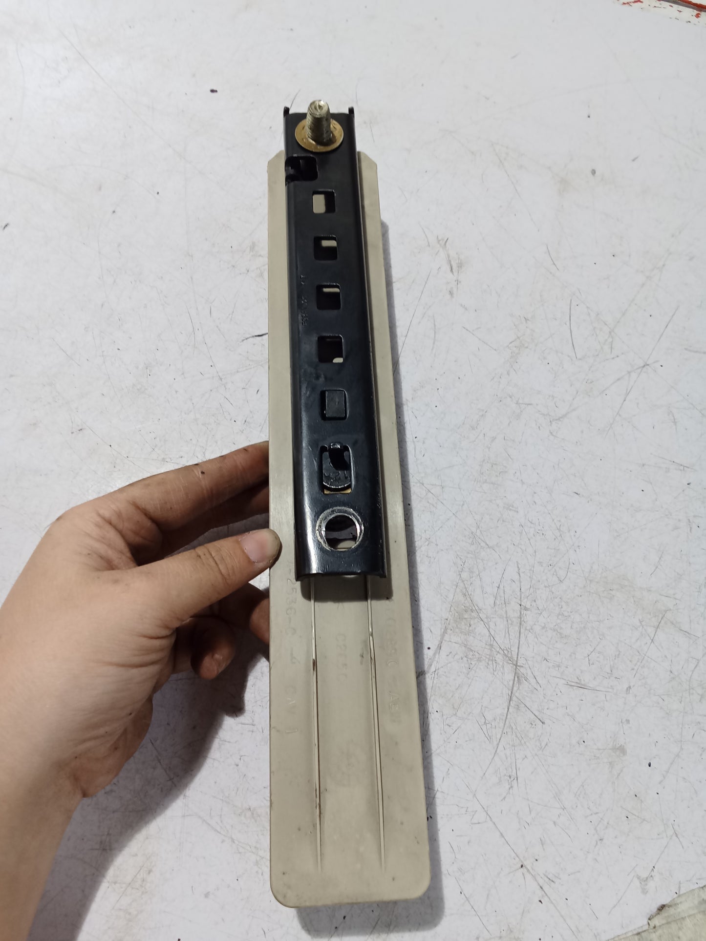 Seatbelt Catcher | Ford Expedition