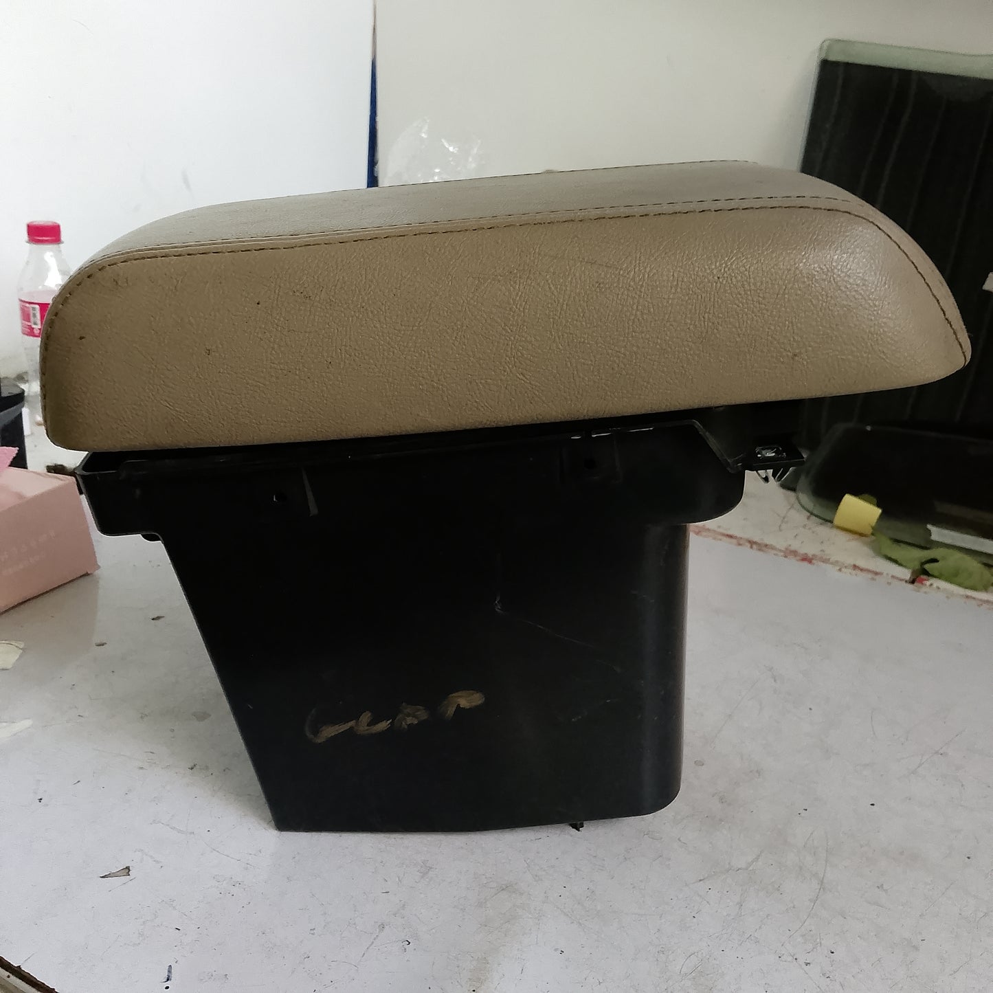 Center Console Arm Rest | Eddie Bauer