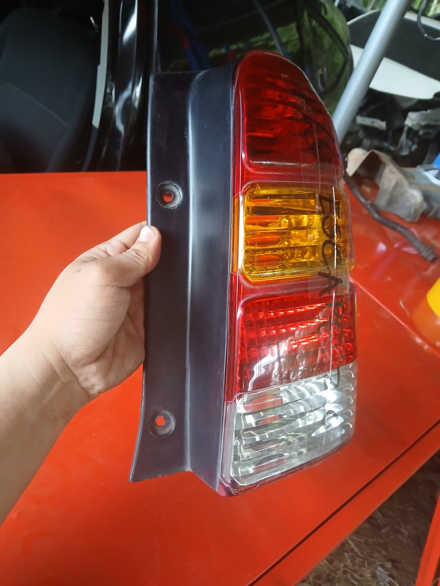 Ford Eacape Tail Light | Gen 1 | 2002 -2006 | 2.0, 2.3, 3.0