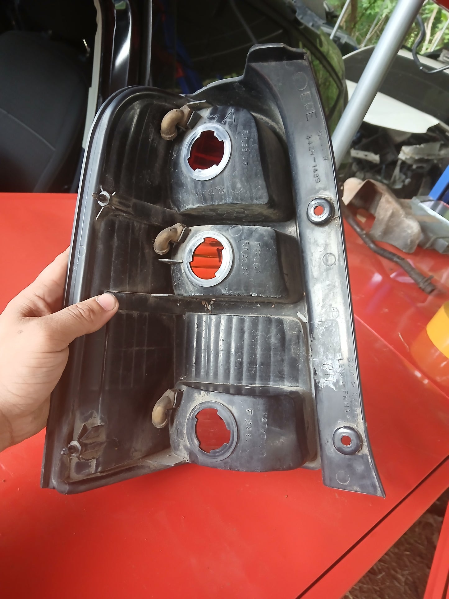 Ford Eacape Tail Light | Gen 1 | 2002 -2006 | 2.0, 2.3, 3.0