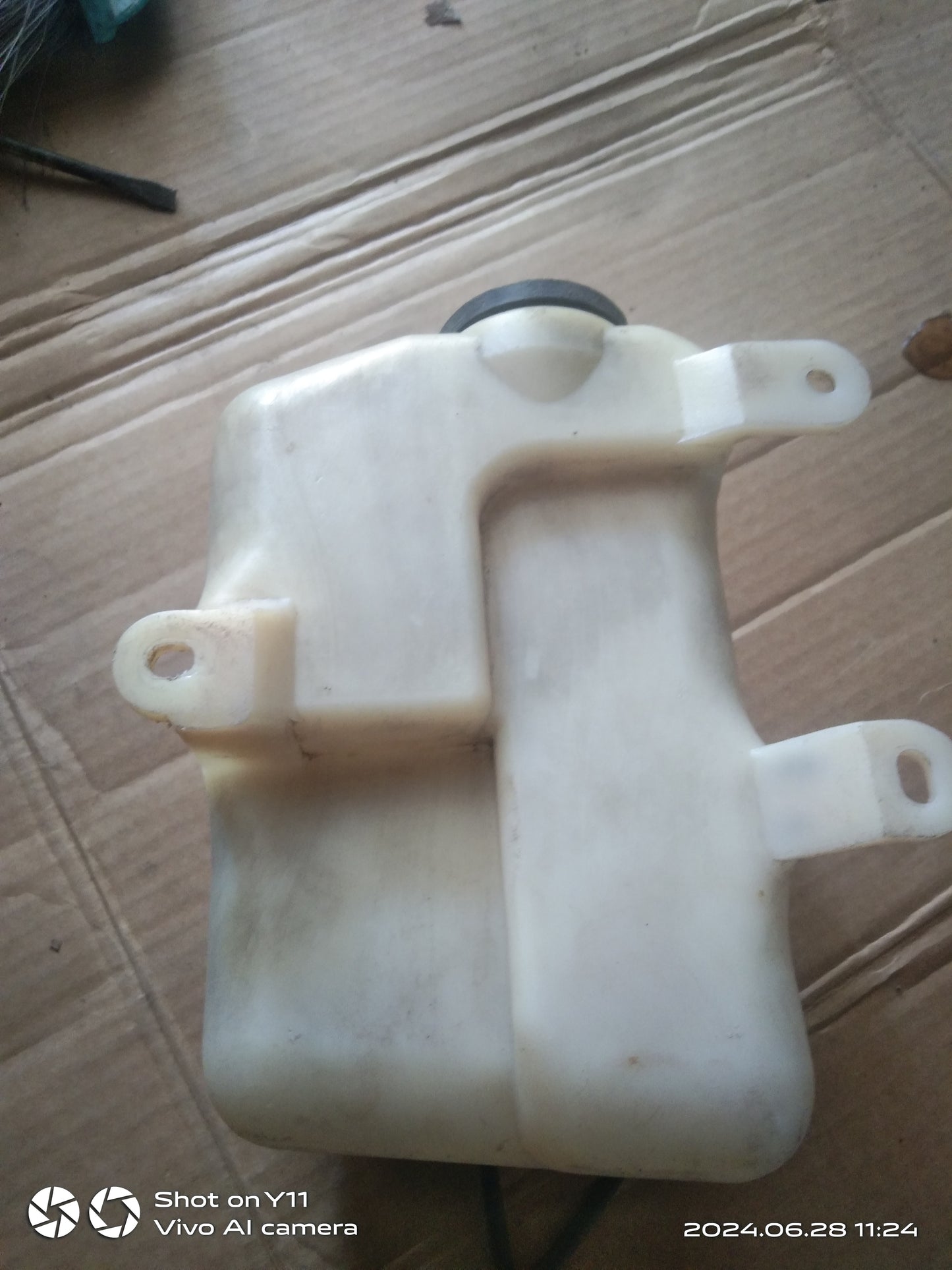 KIA CARNIVAL WATER TANK