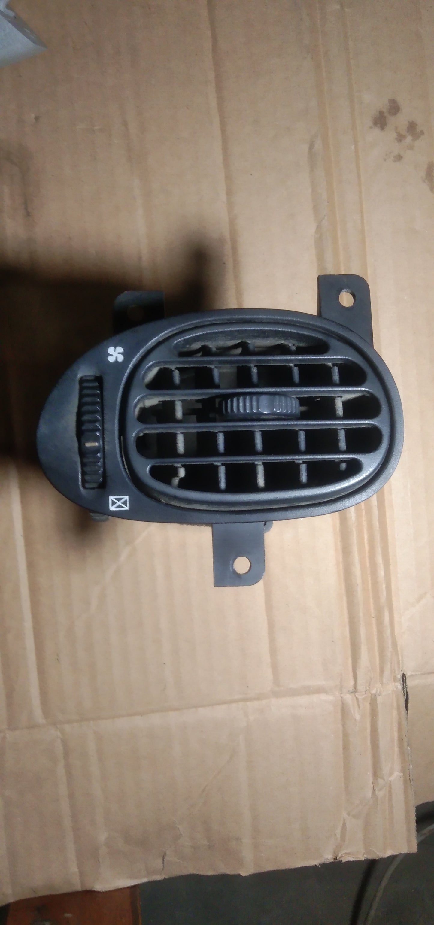 Hyundai Elantra Air-Con Louver
