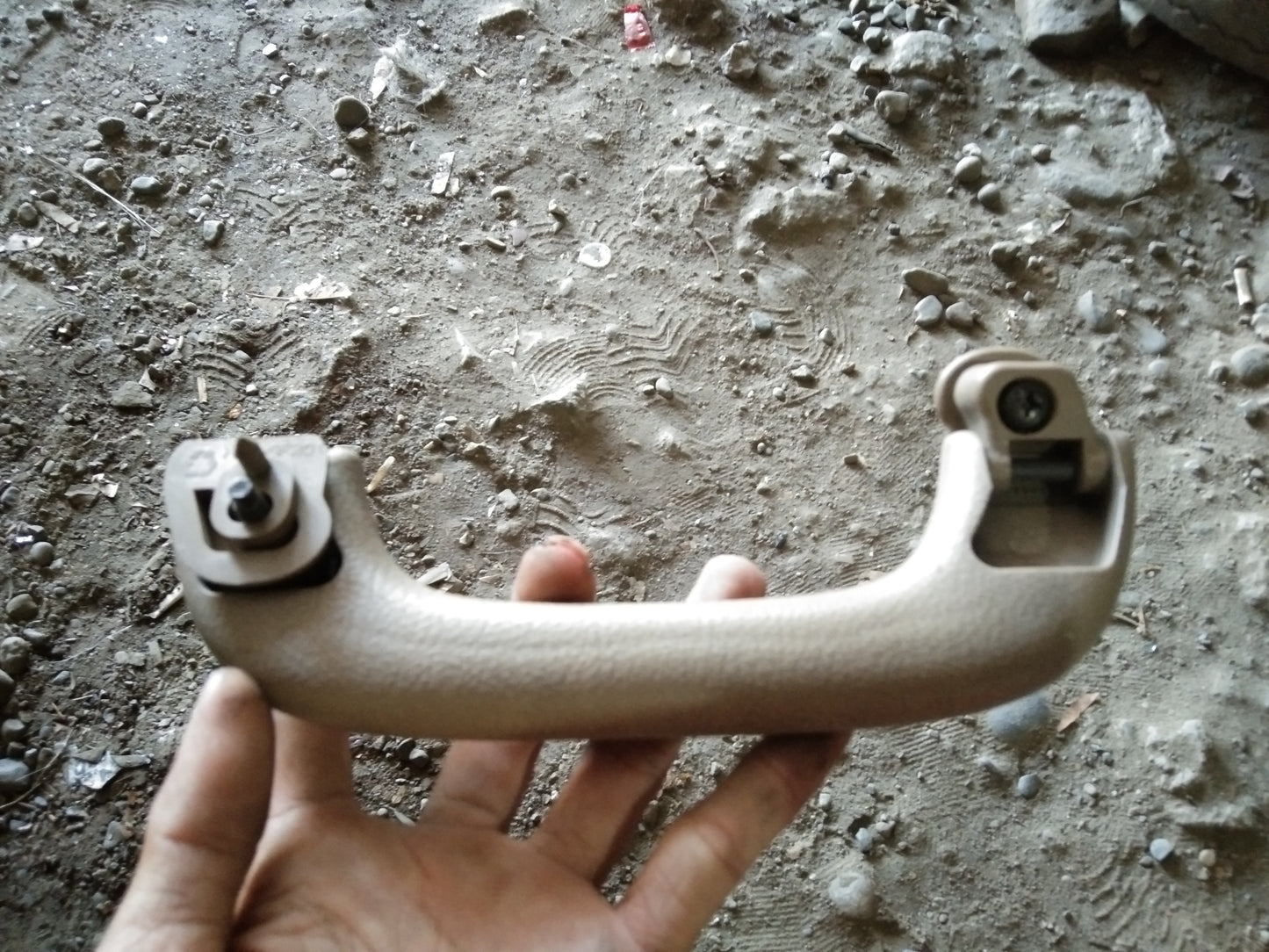 Optra 1.8 Selling Handle Front Passenger Side