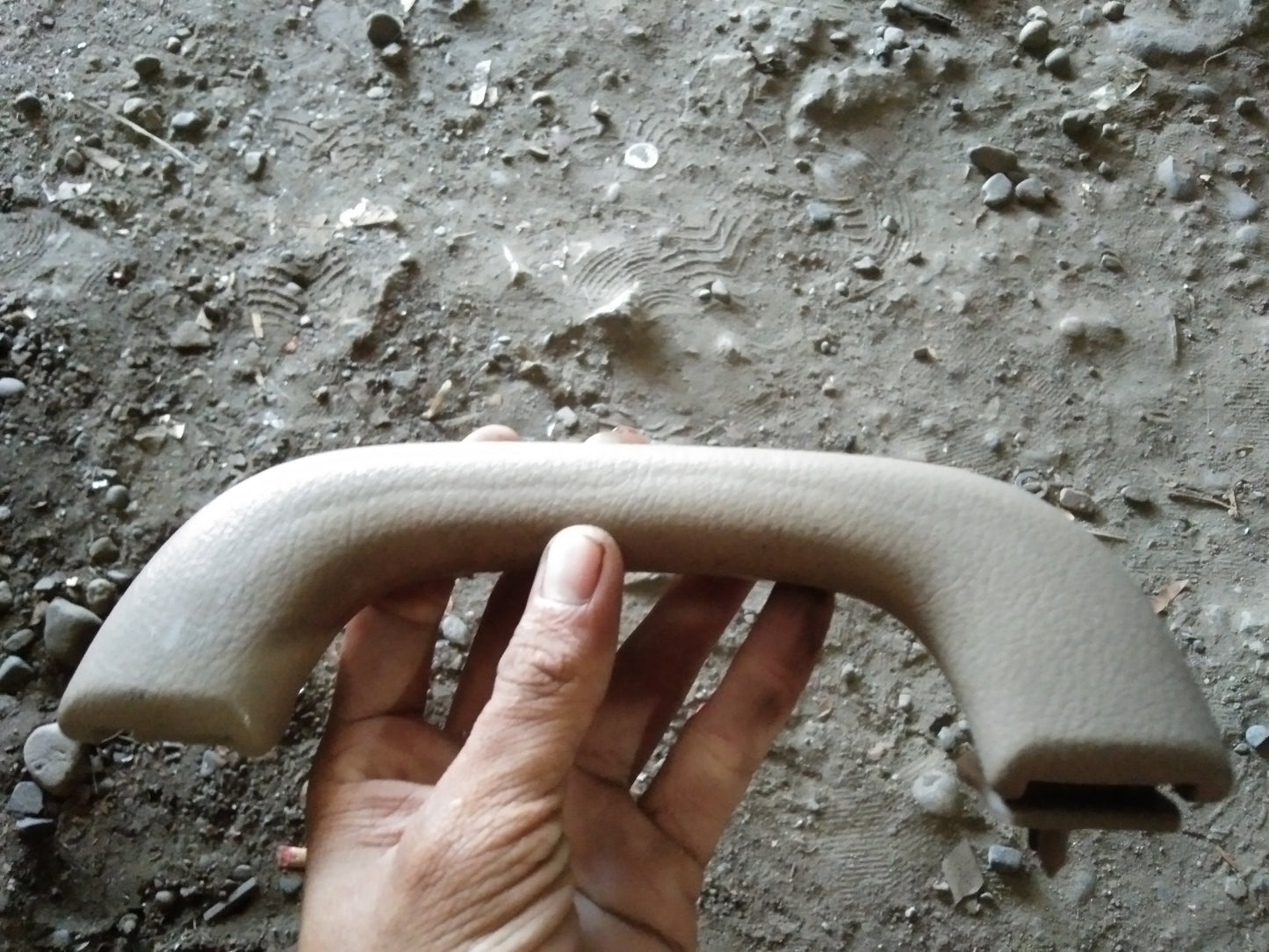 Optra 1.8 Selling Handle Front Passenger Side