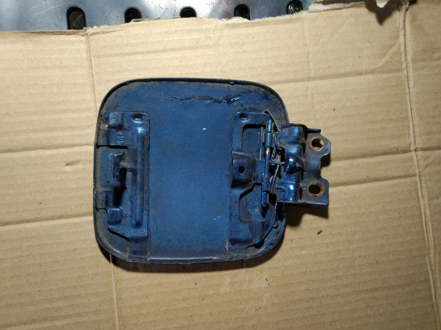 Lancer Itlog Gas Tank Cover