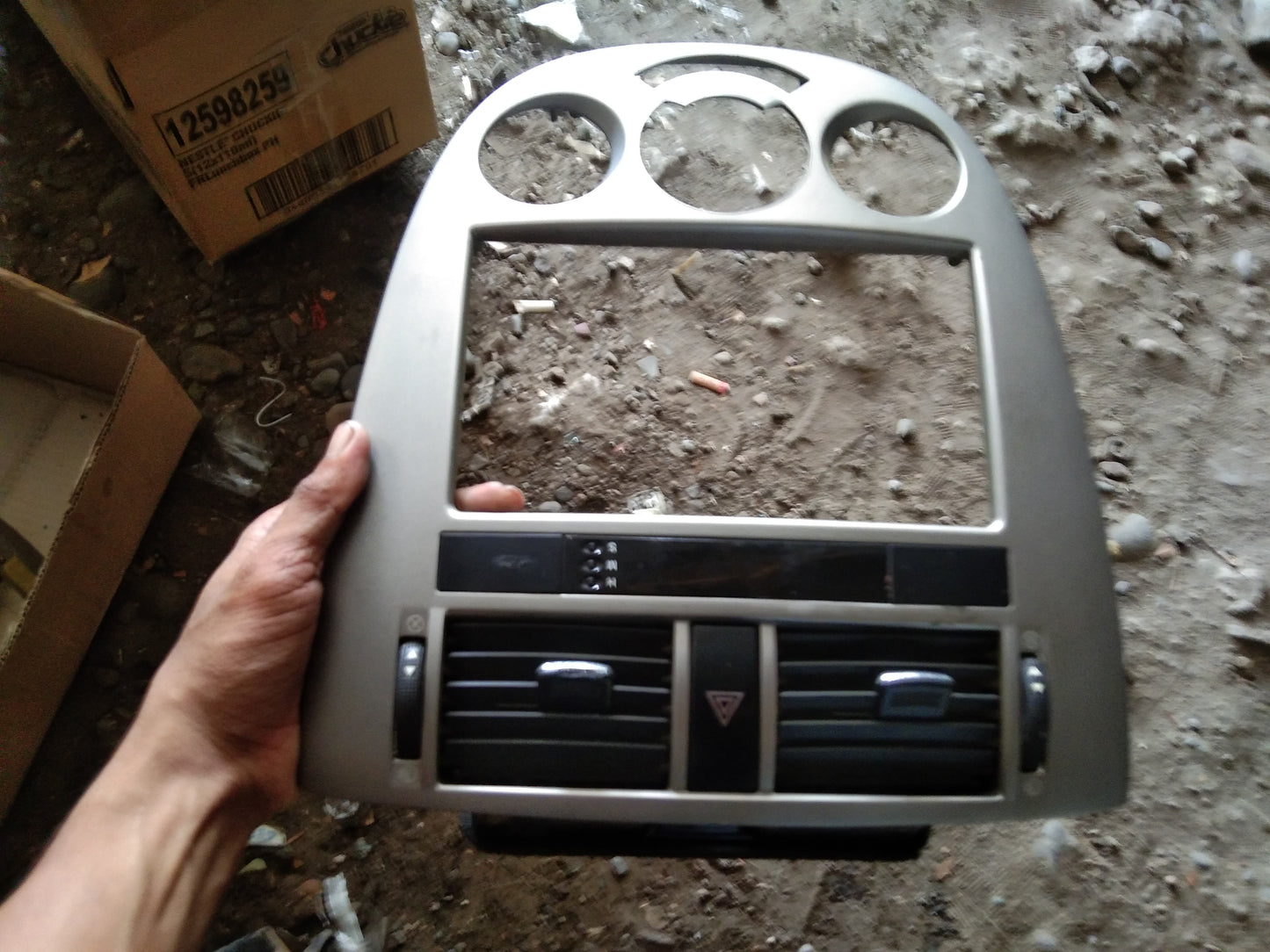 Optra Center Frame Rear AC Vent