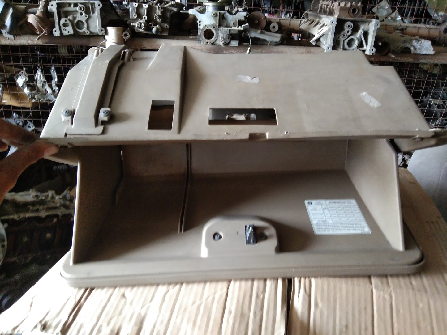 Optra 1.6 Glove Box