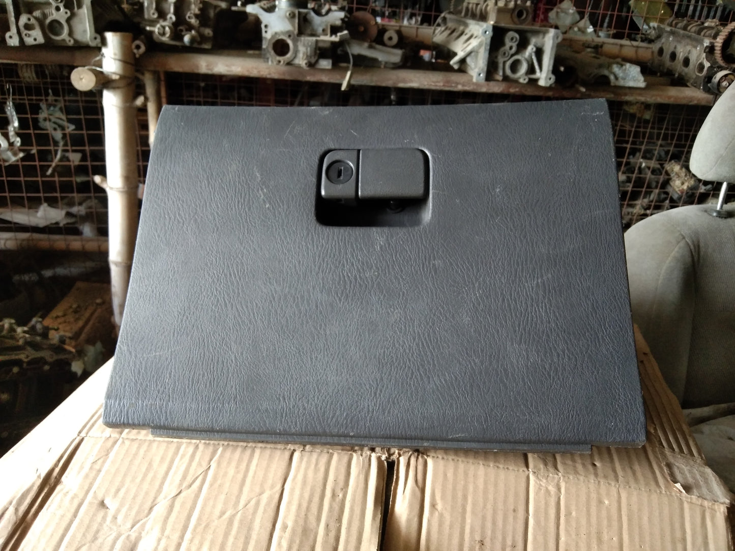 Mazda 3.2.3 Glove Box