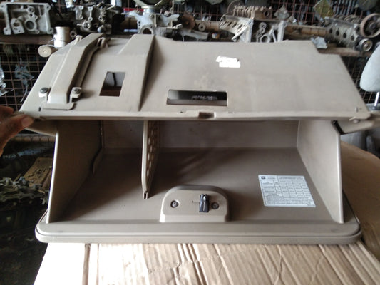 Optra 1.6 Glove Box