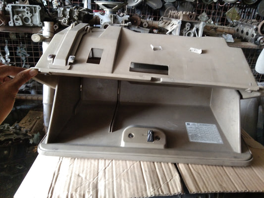 Optra 1.8 Glove Box