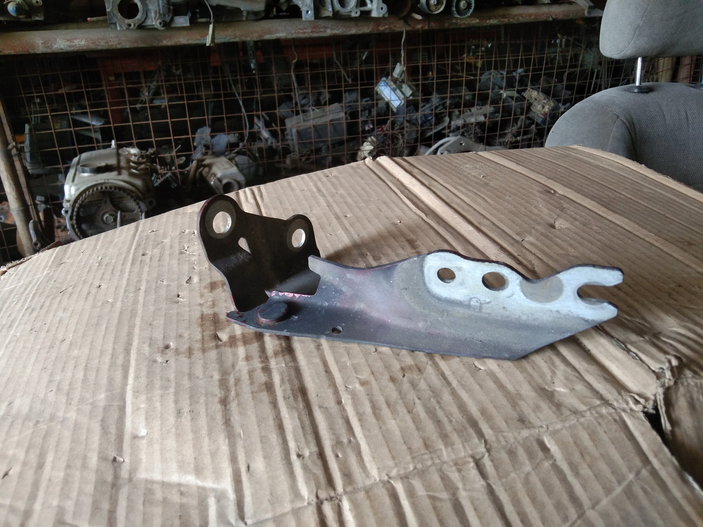 Ford Escape 2.0 Black Hood Hinge Passenger Side