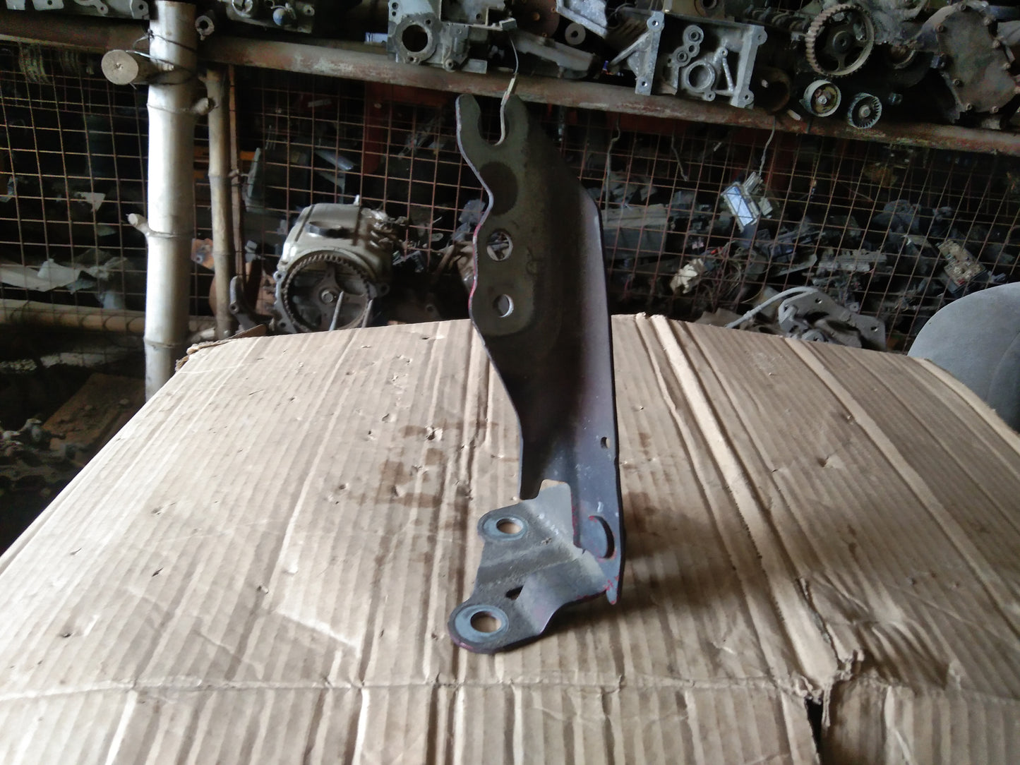 Ford Escape 2.0 Black Hood Hinge Passenger Side