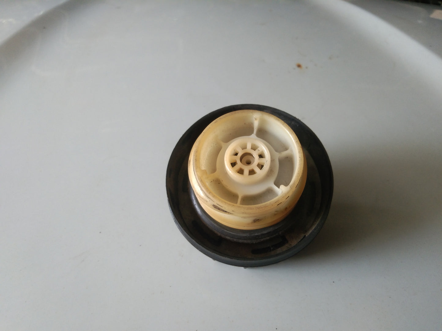 Optra 1.8 Fuel Tank Cap Cover