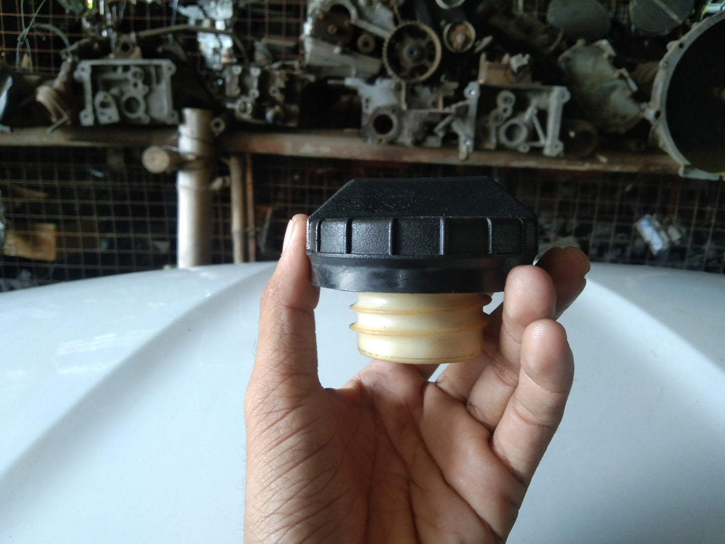 Optra 1.8 Fuel Tank Cap Cover