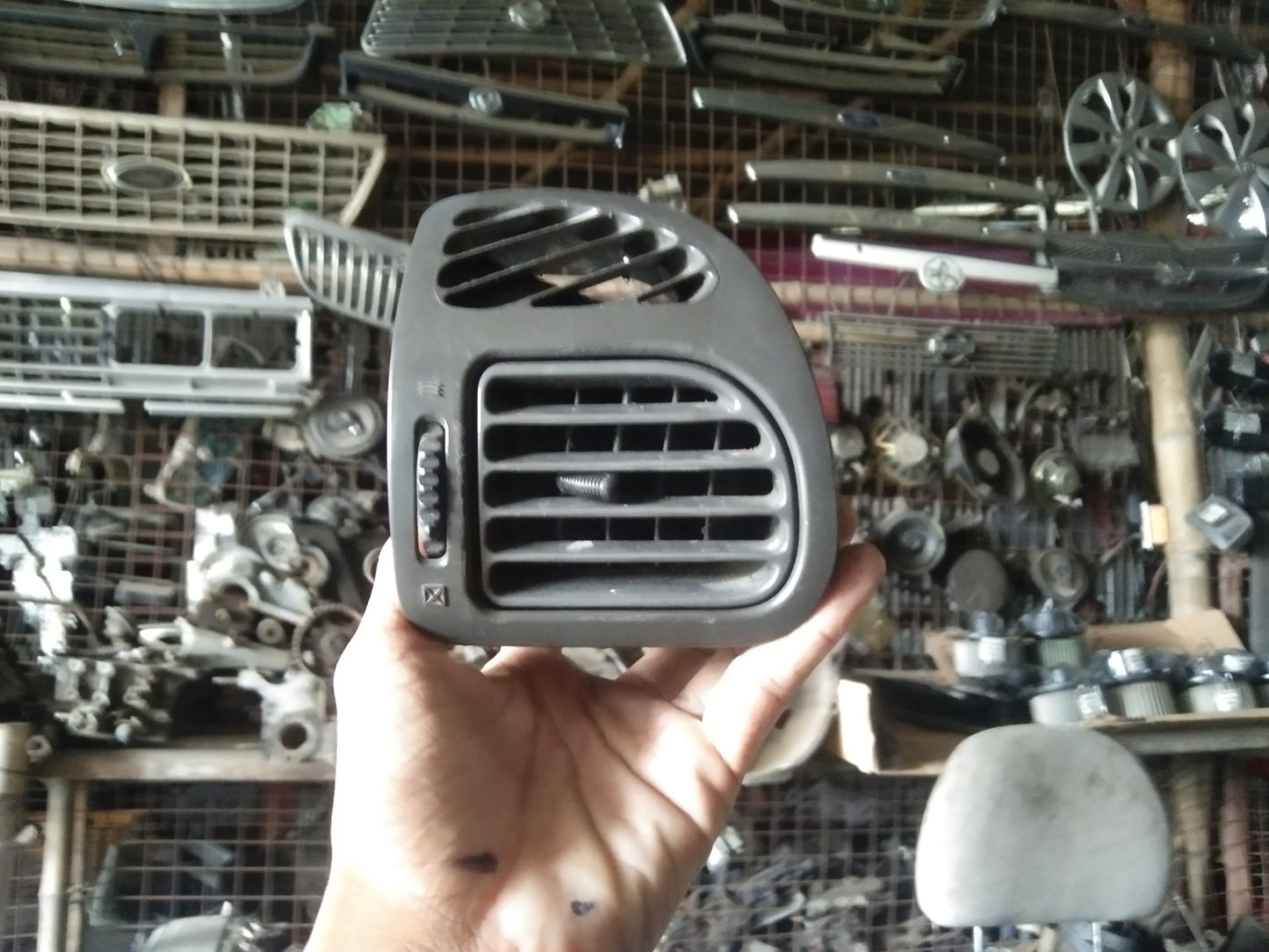 Mazda 3.2.3 Air-Con Louver