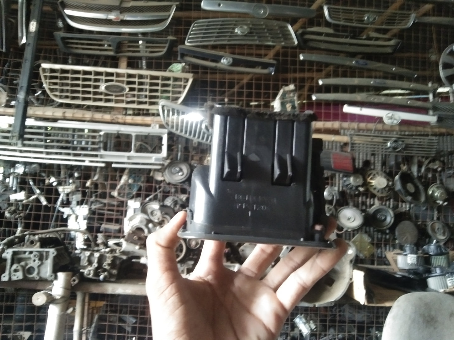 Mazda 3.2.3 Air-Con Louver
