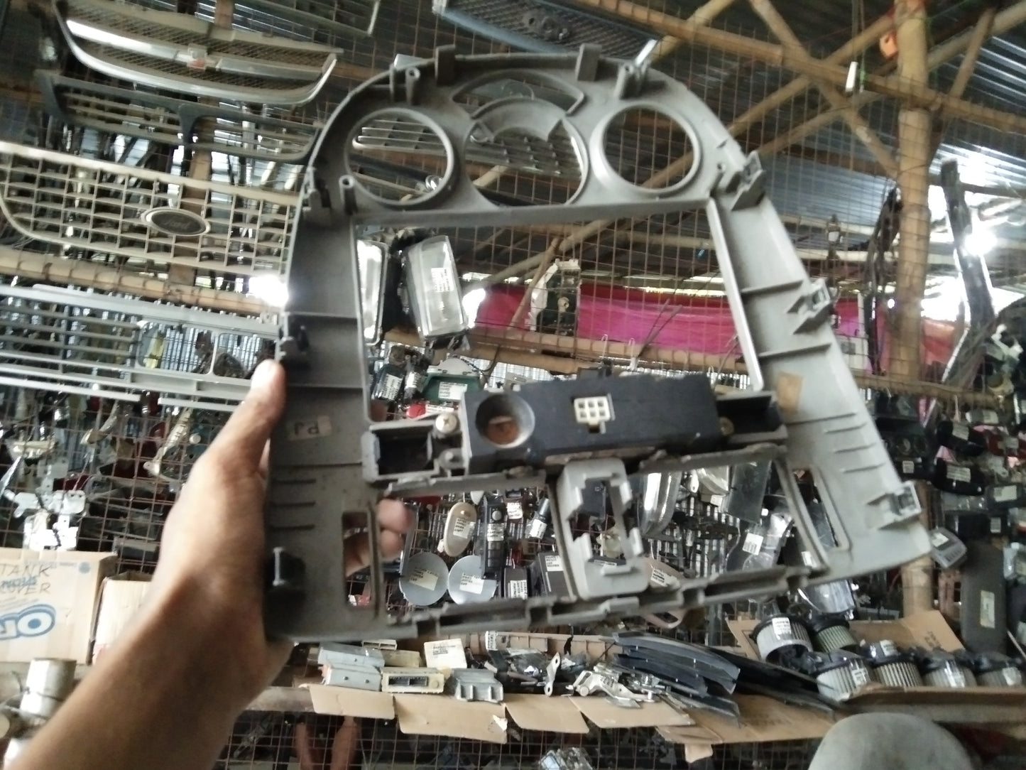 Optra 1.8 Center Frame