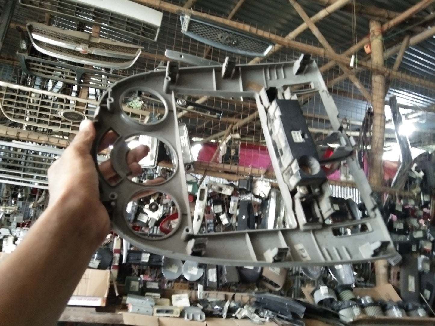 Optra 1.8 Center Frame
