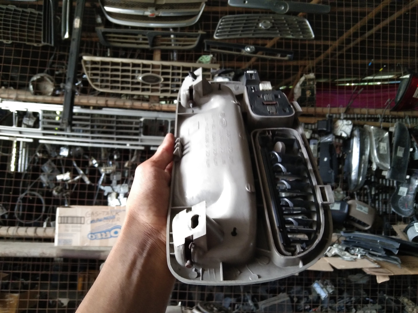 KIA Carnival Selling Handle Rear Passenger Side