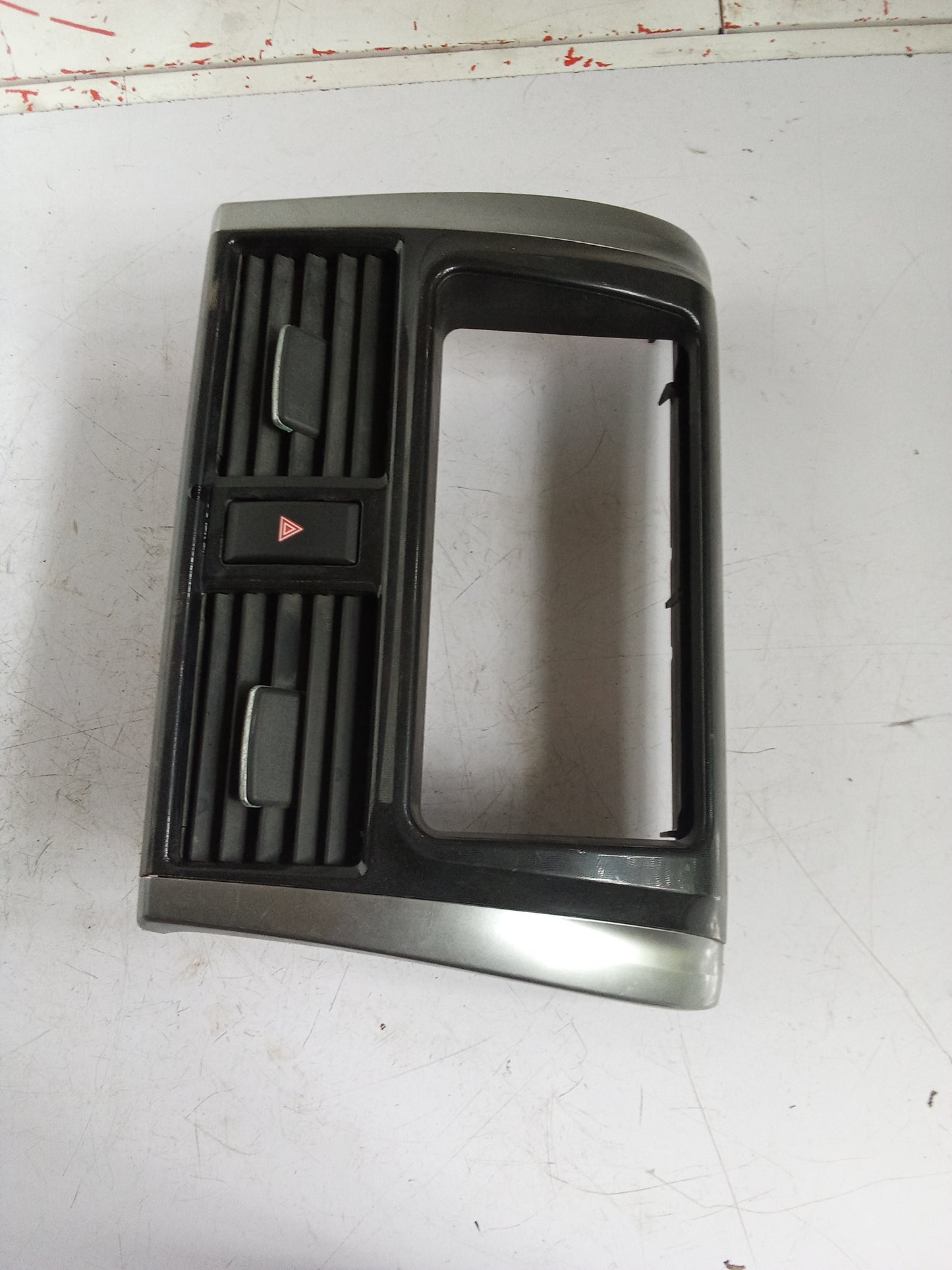 Center Frame | Toyota Vios E