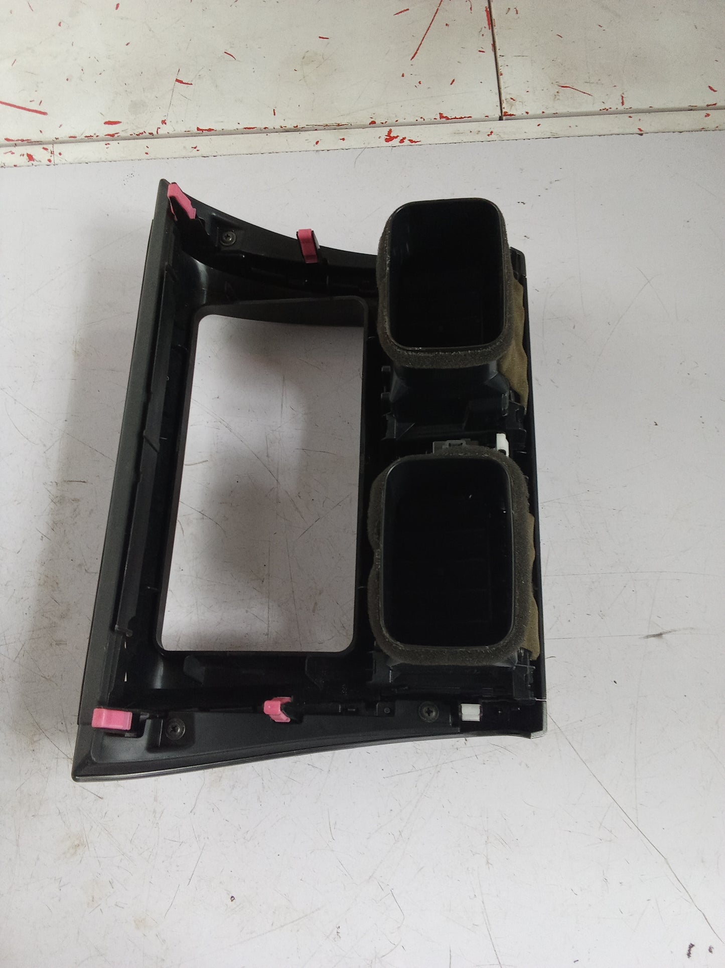 Center Frame | Toyota Vios E