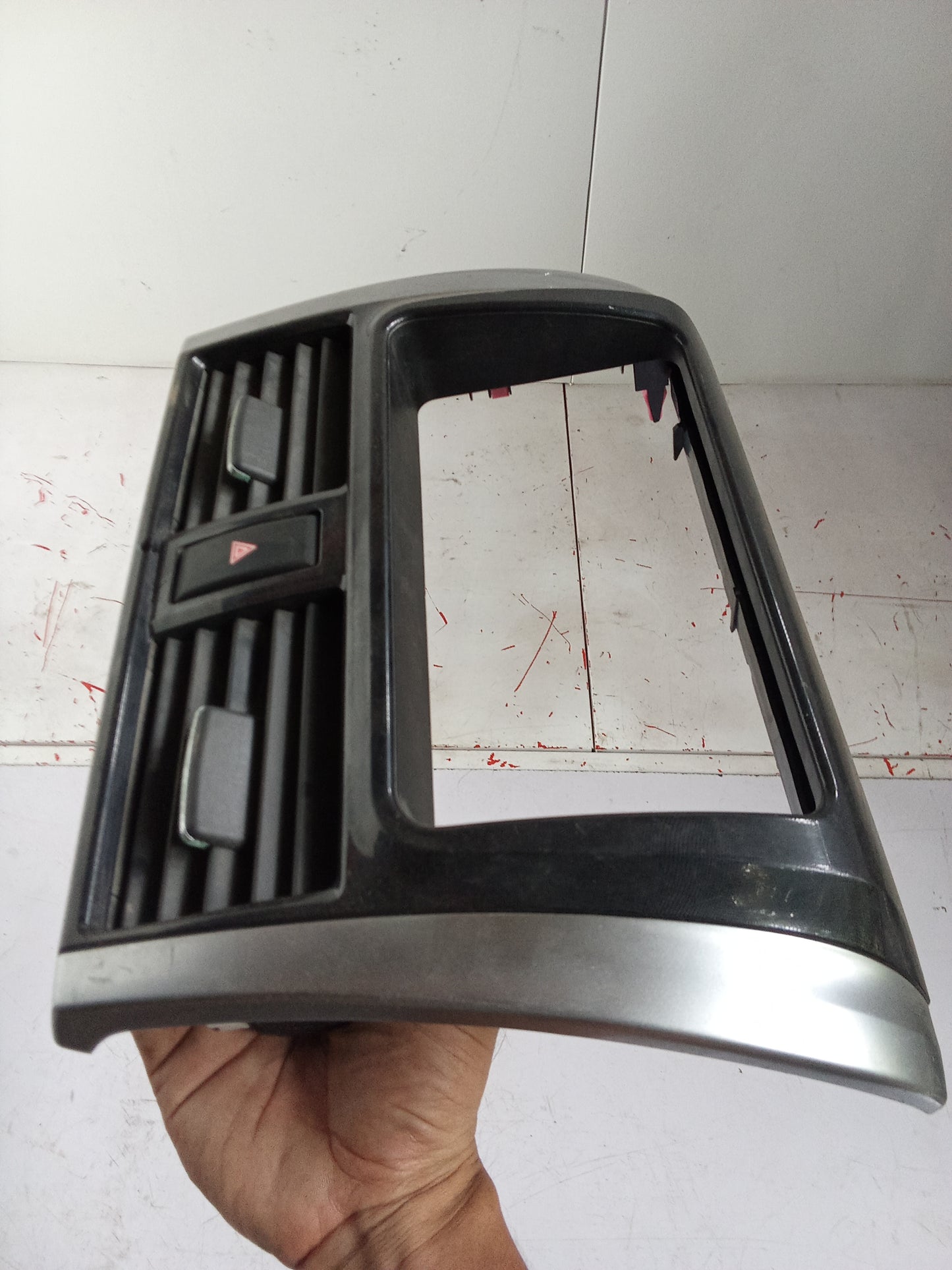 Center Frame | Toyota Vios E
