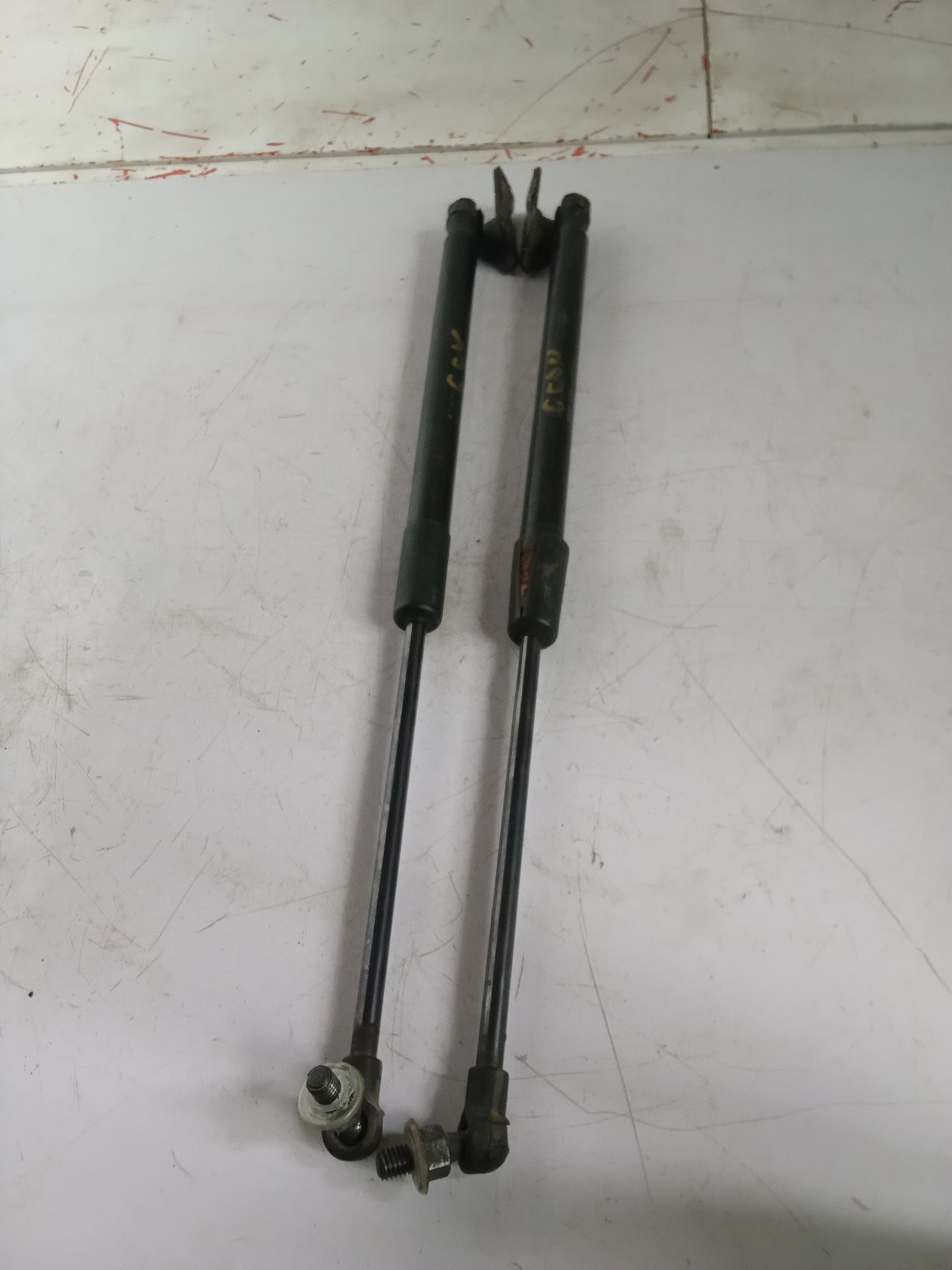 LR | Hydraulic Struts | Toyota Avanza