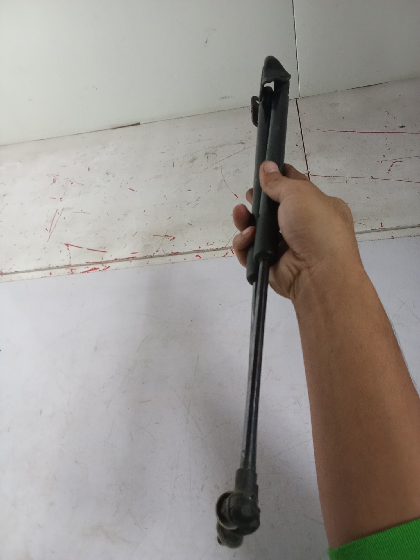 LR | Hydraulic Struts | Toyota Avanza