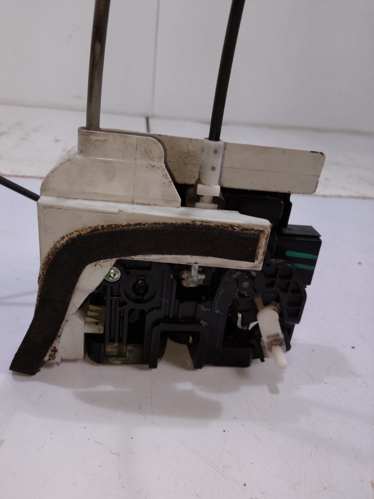 Door Lock Aquitor | Passenger Side | Hyundai Reina