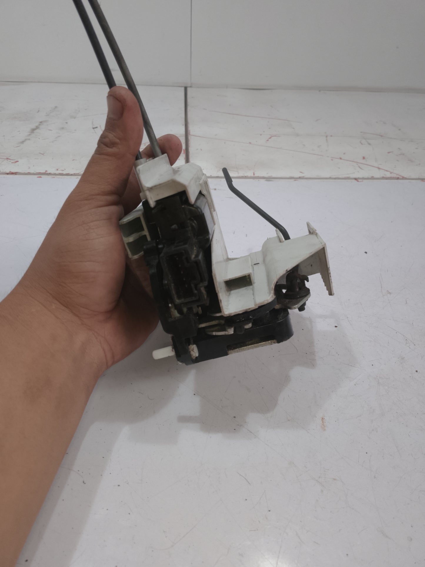 Door Lock Aquitor | Passenger Side | Hyundai Reina