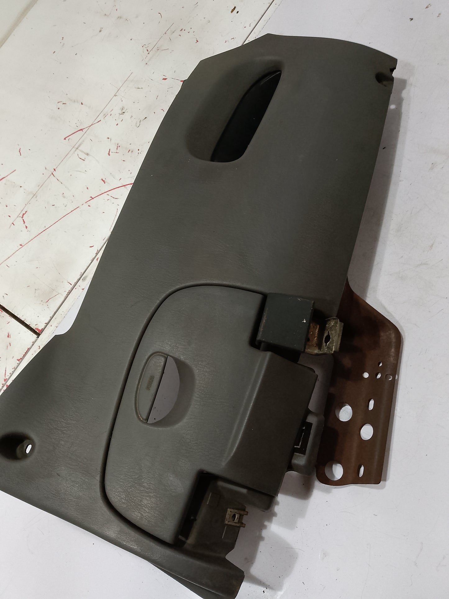 Lower Dashboard | Ford Expedition Gen 1
