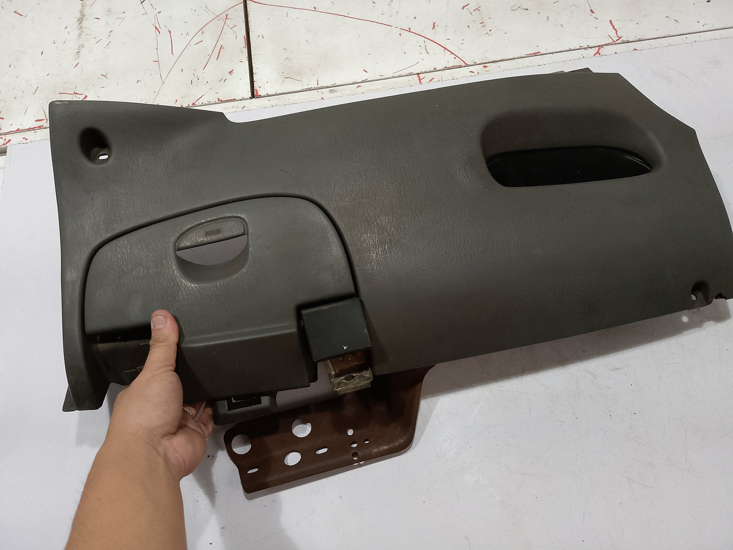 Lower Dashboard | Ford Expedition Gen 1