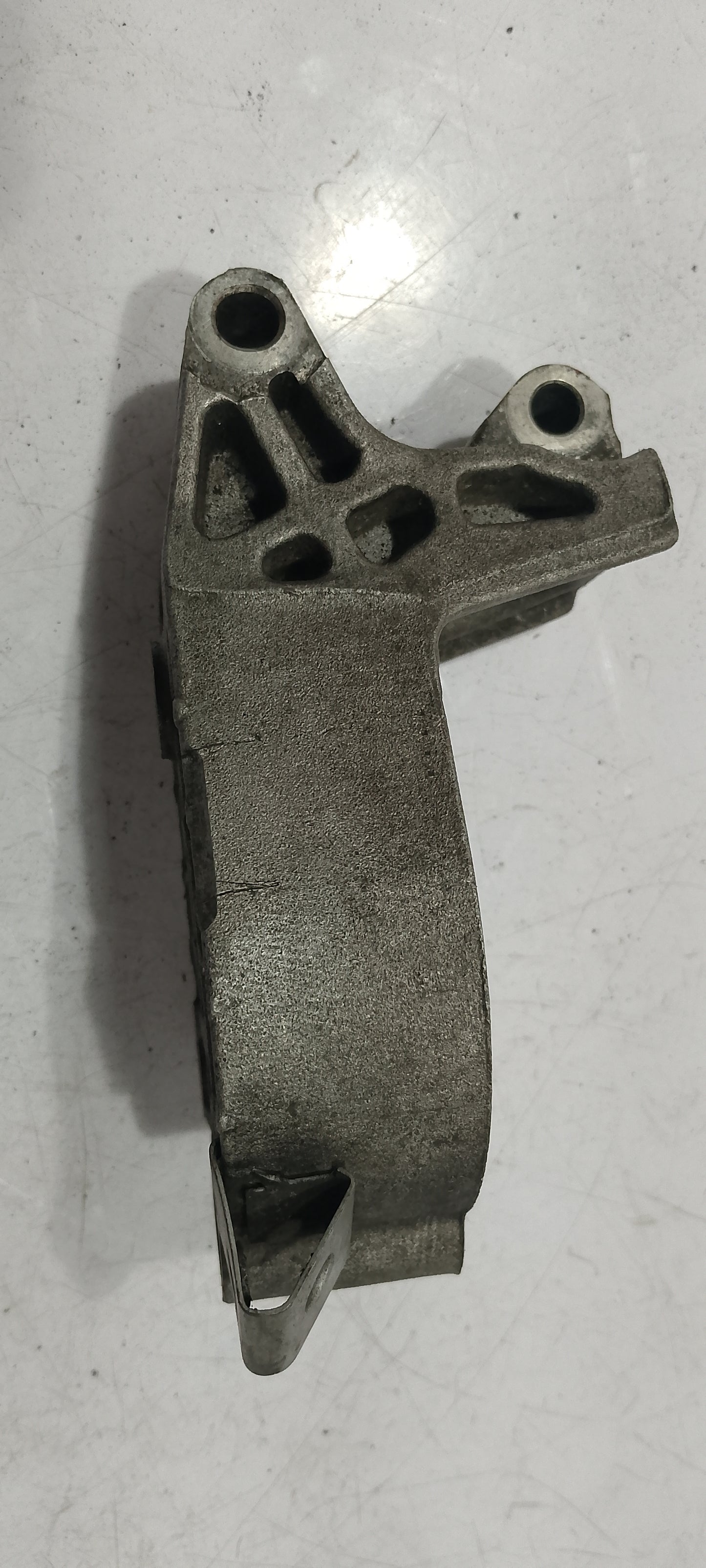 Bracket steering pump|Chevrolet Cruze