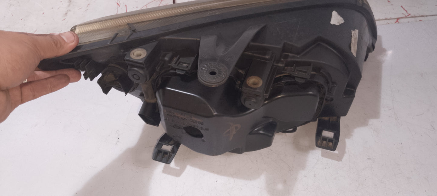 Head Light | Driver Side | Ford Focus 2.0 Gas