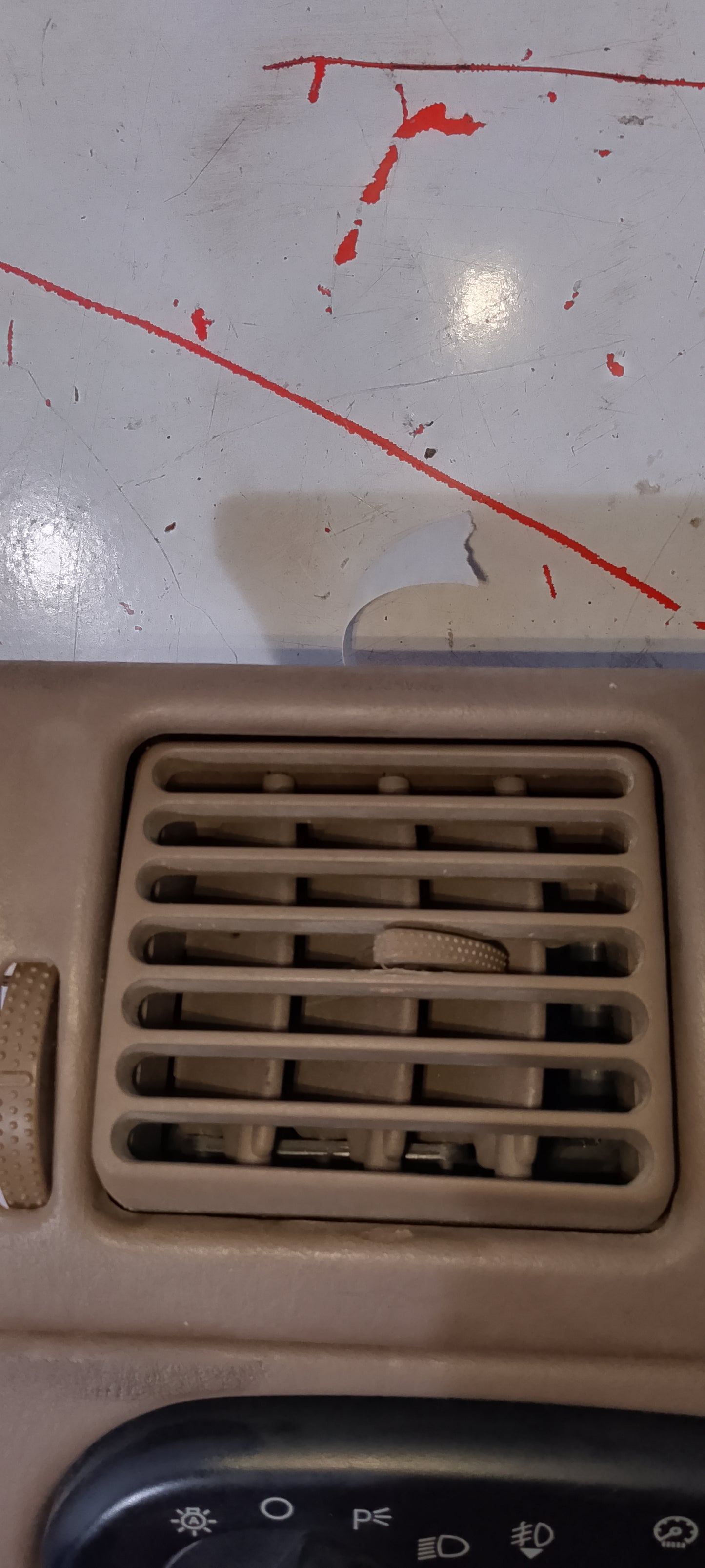 Center frame Whead light switch/AC VENT