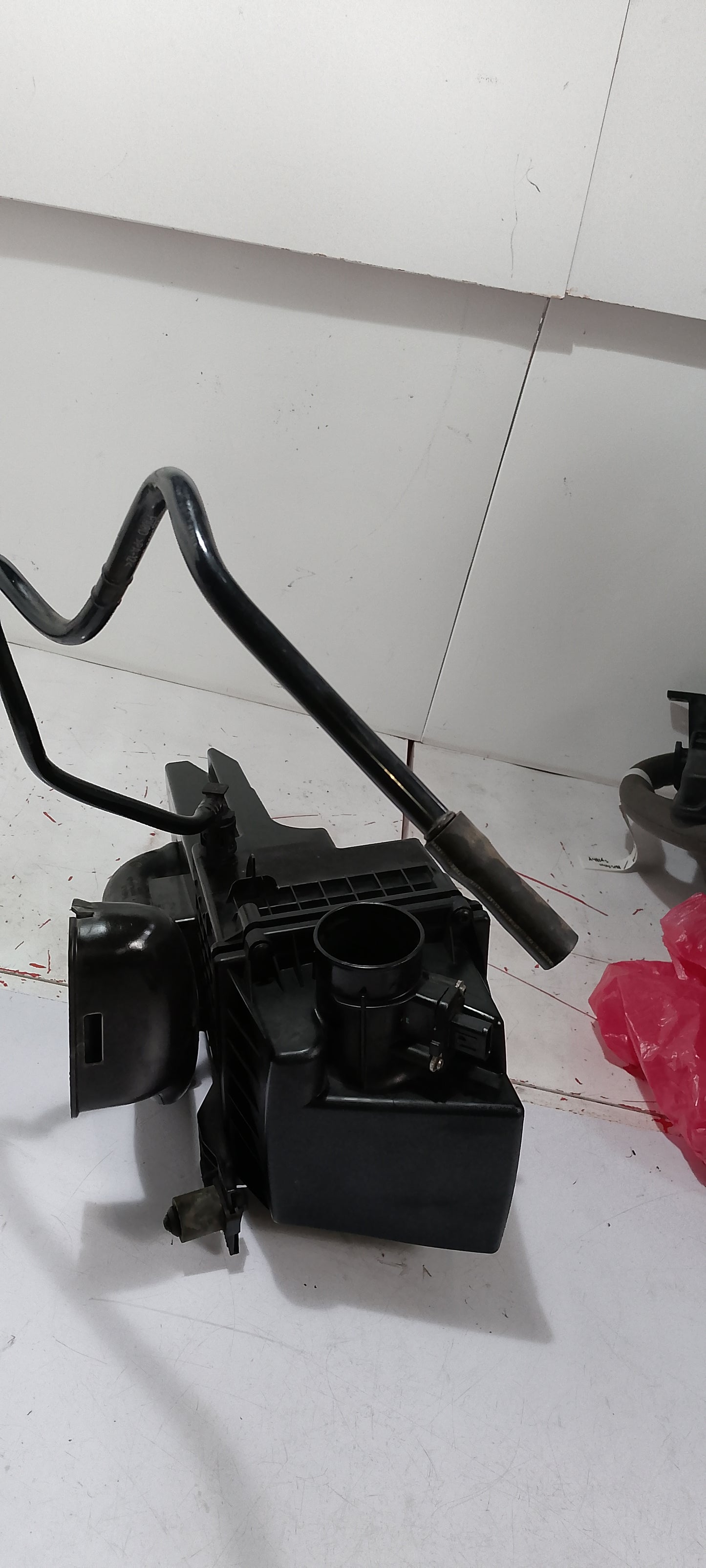Fiesta airbox assymble
