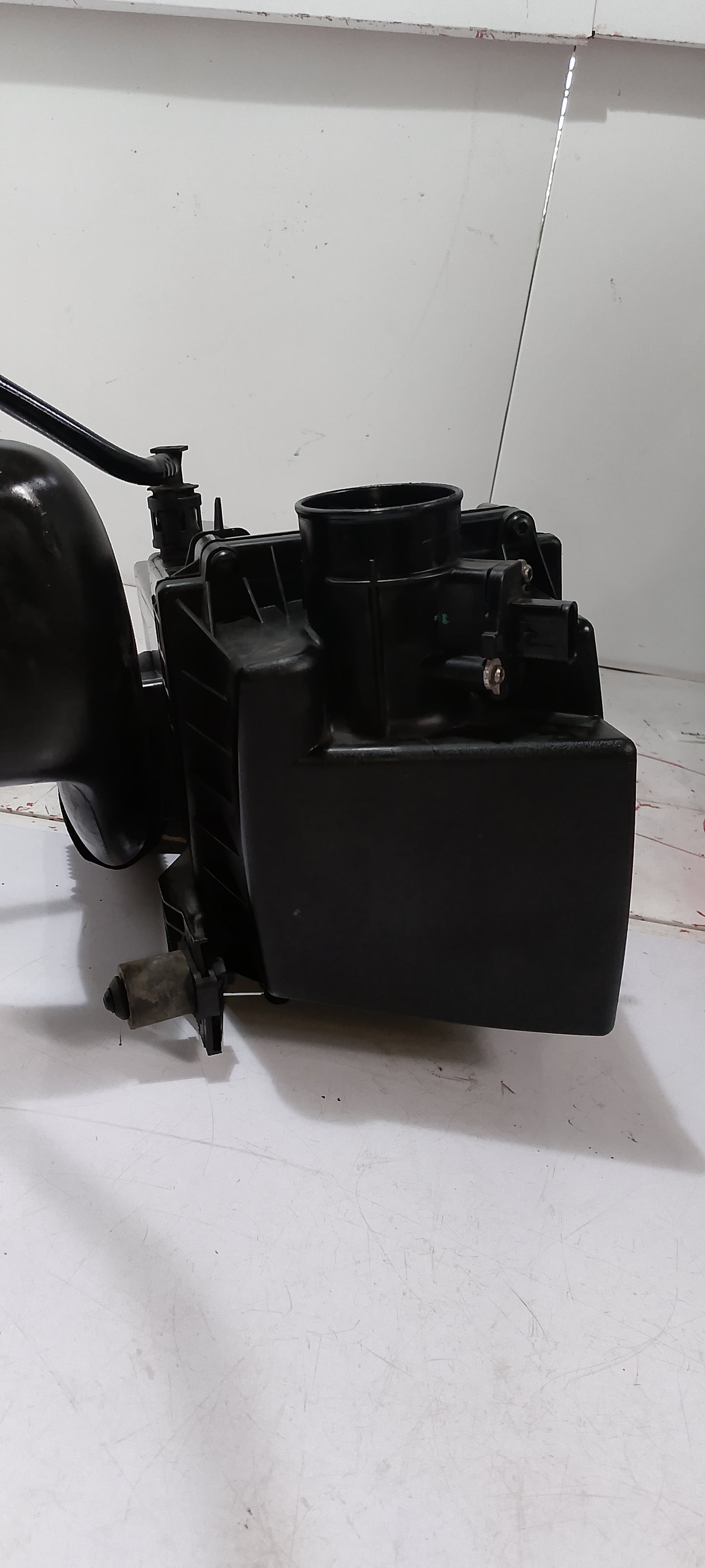 Fiesta airbox assymble