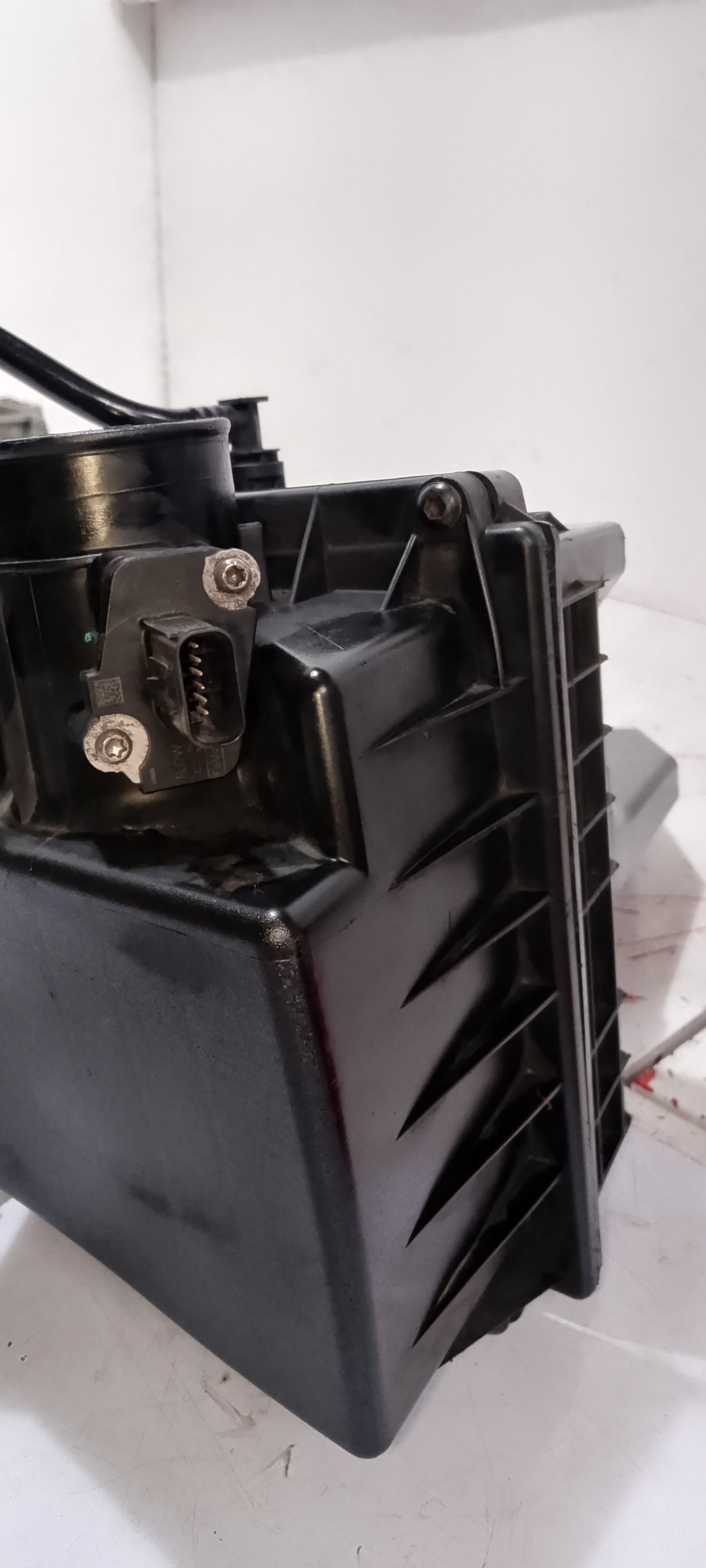 Fiesta airbox assymble