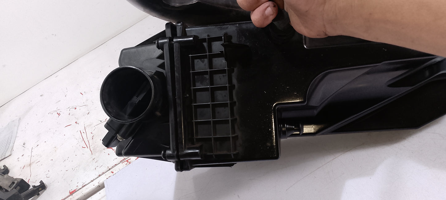 Fiesta airbox assymble