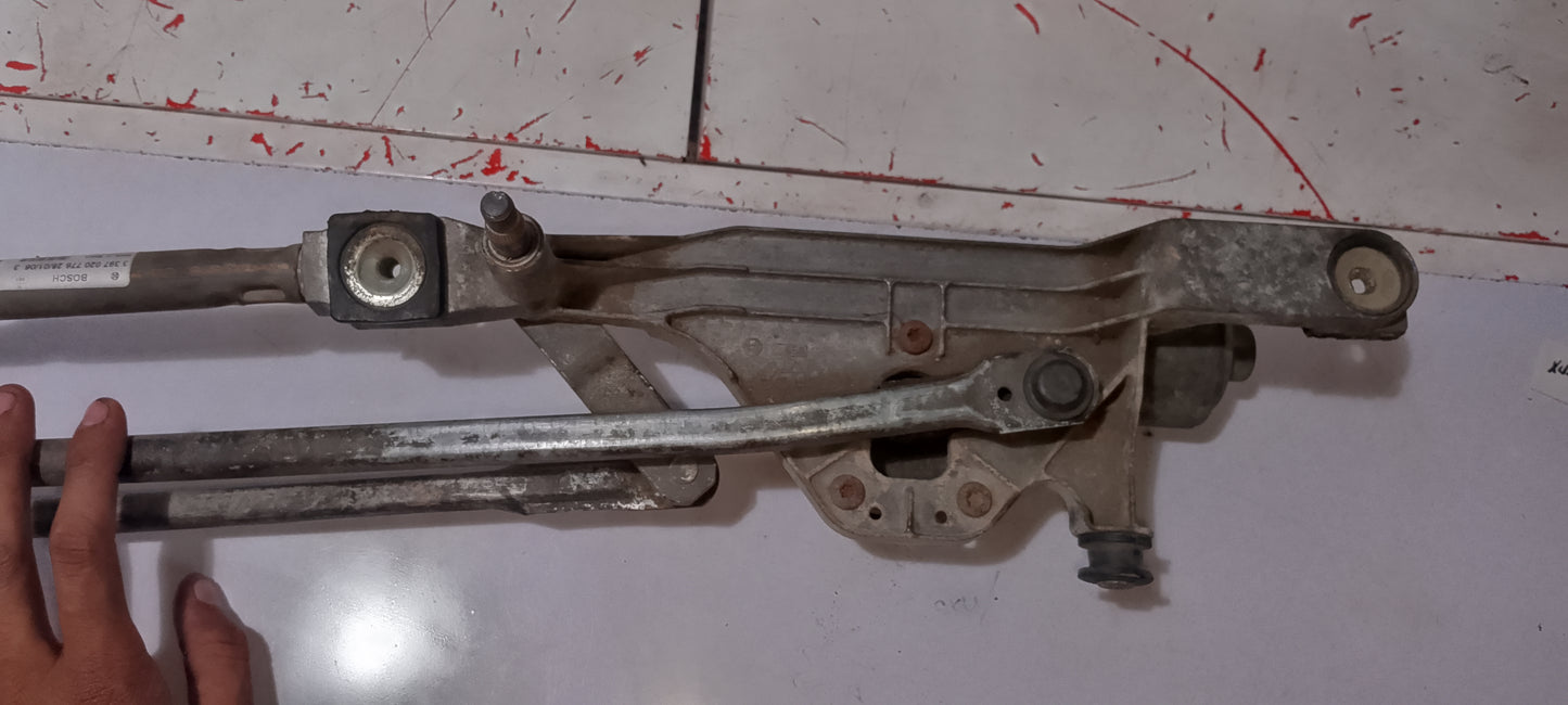 Wiper linkage w/motor.  Focus 2.0