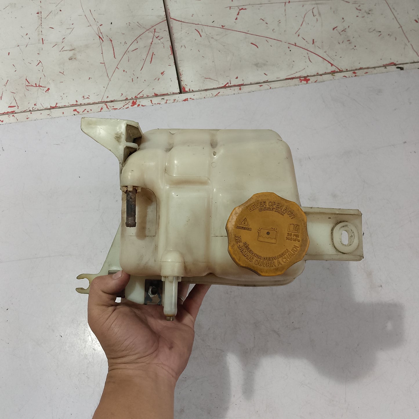 Coolant Tank | Chevrolet Captiva Gas