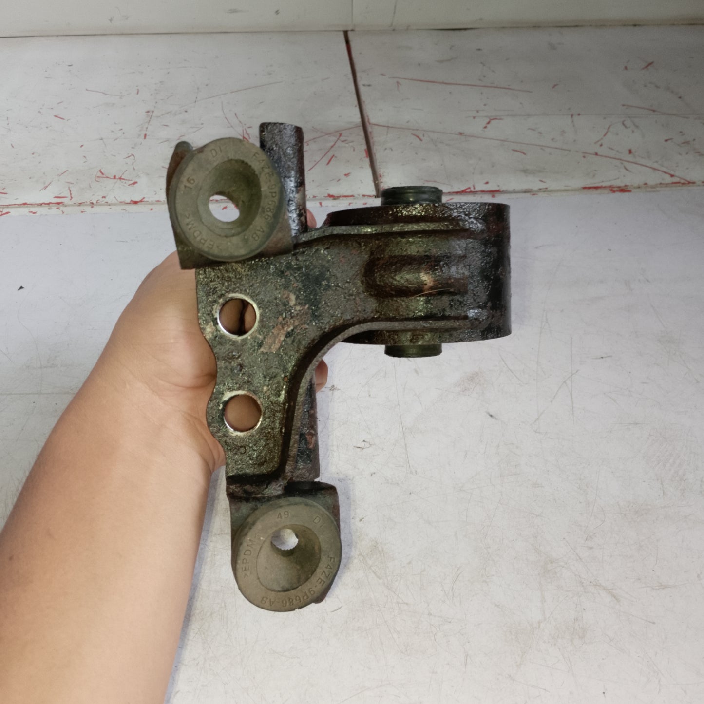 Engine Support | Ford Escape 2.3
