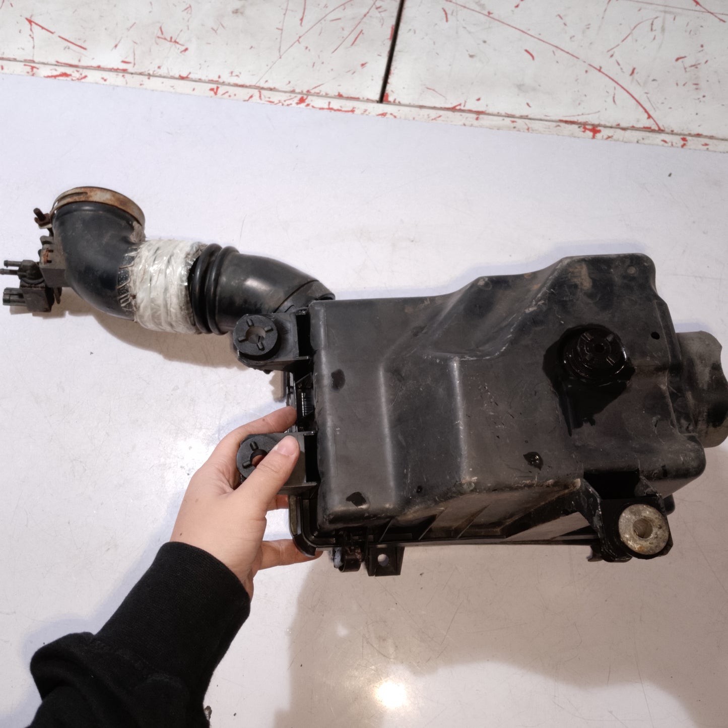 Air Box w Air box Hose | Ford Lynx